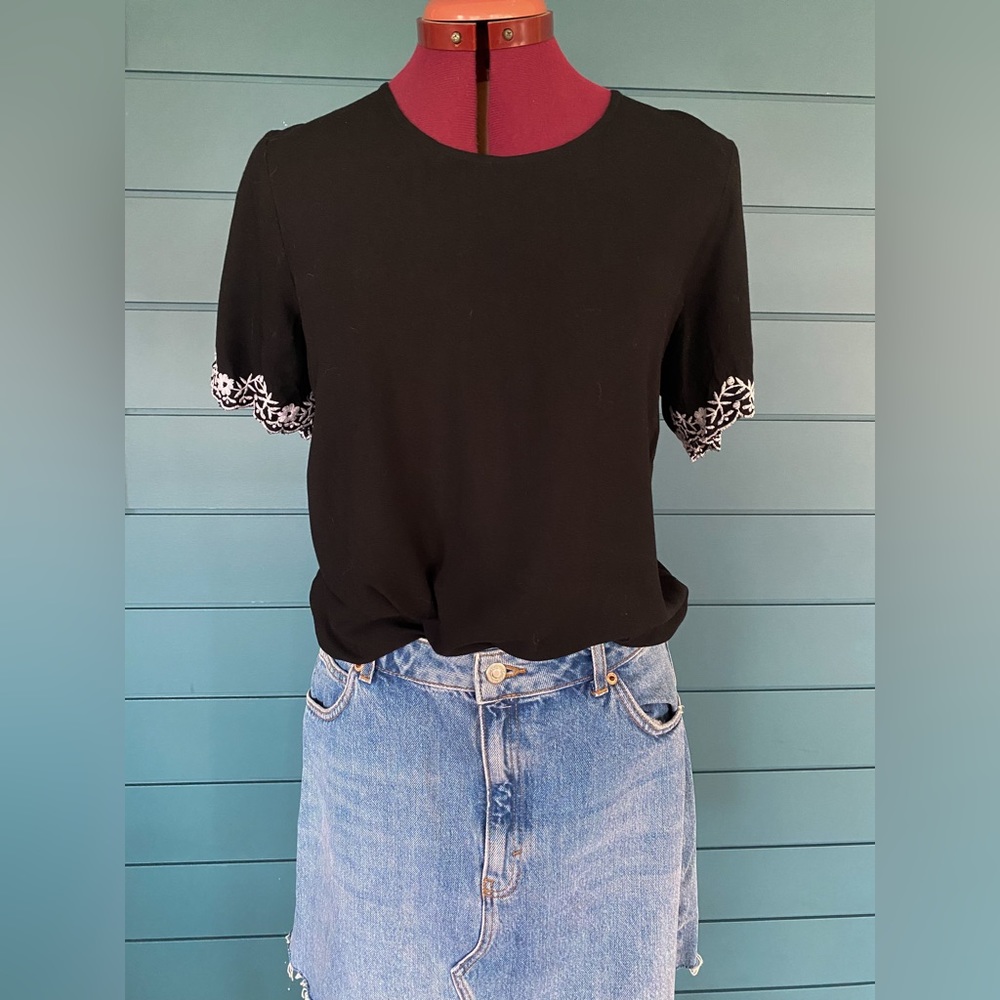 Twik (Simon’s) embroidered top